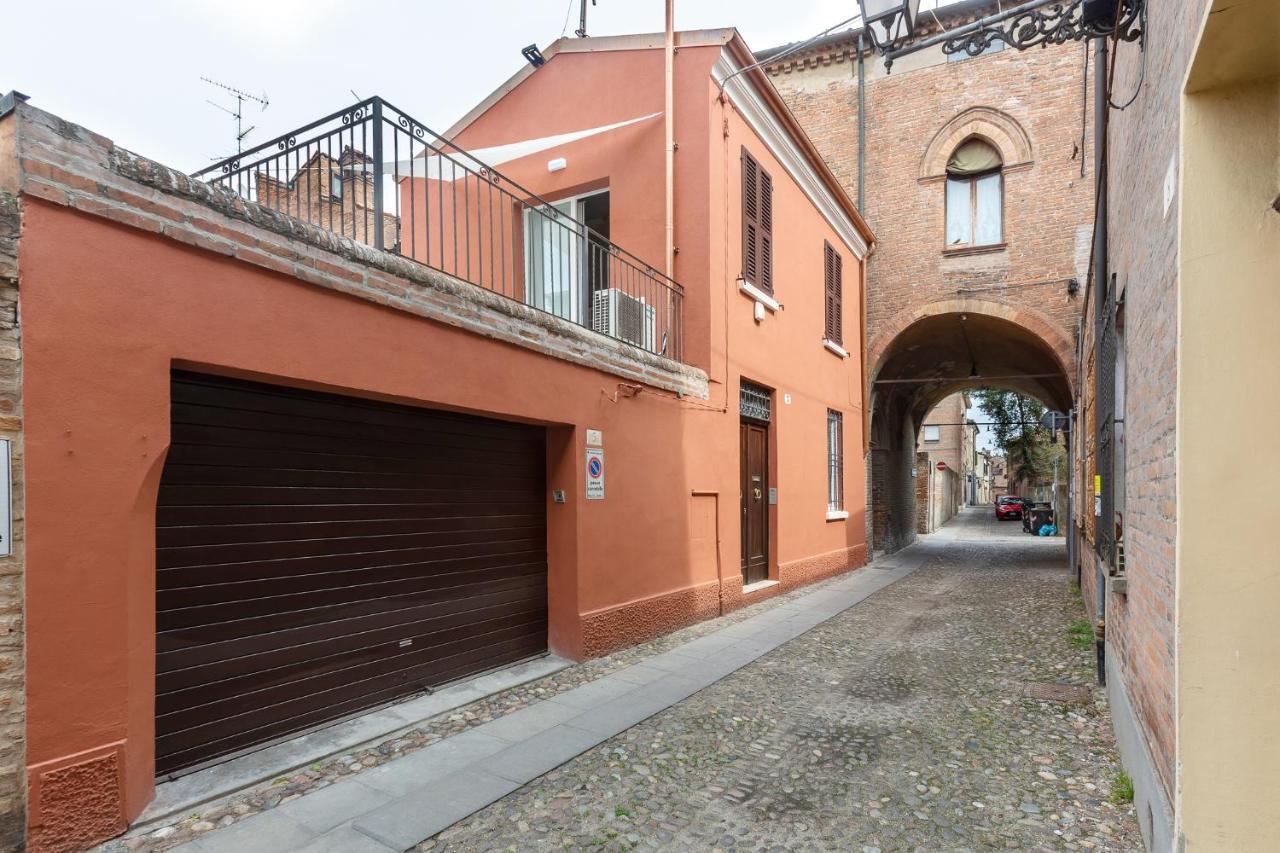 Ferrara Casa Dell'Archivolto Con Garage Lejlighed Eksteriør billede