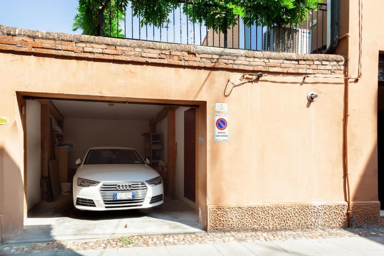 Ferrara Casa Dell'Archivolto Con Garage Lejlighed Eksteriør billede
