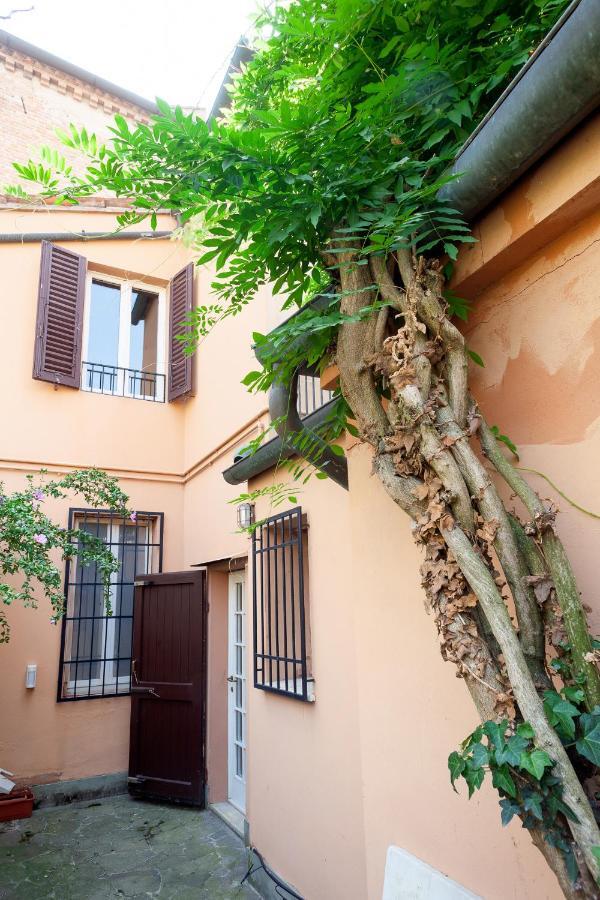 Ferrara Casa Dell'Archivolto Con Garage Lejlighed Eksteriør billede