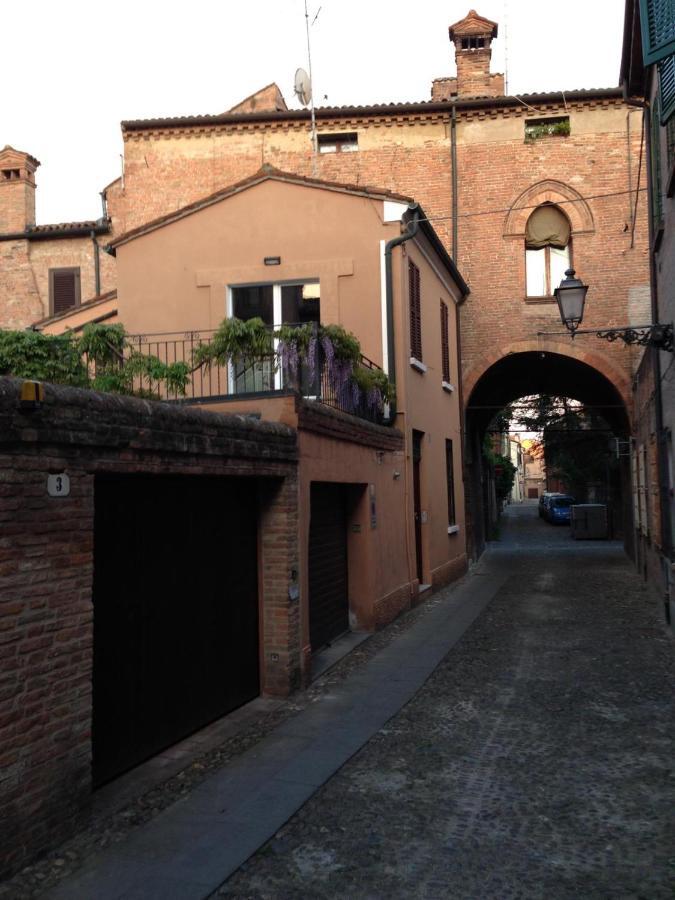 Ferrara Casa Dell'Archivolto Con Garage Lejlighed Eksteriør billede